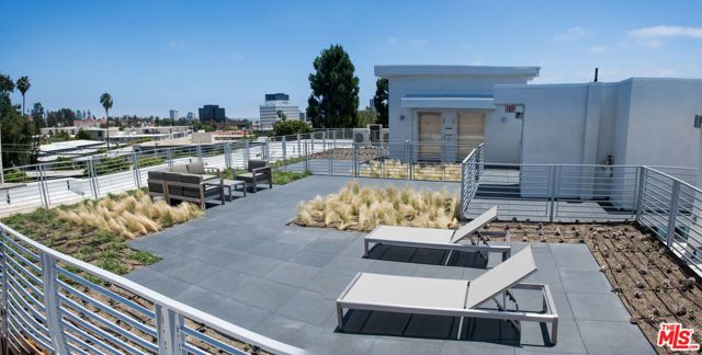 Drew Fenton | 625 S BARRINGTON Avenue Los Angeles CA | MLS: 7528204