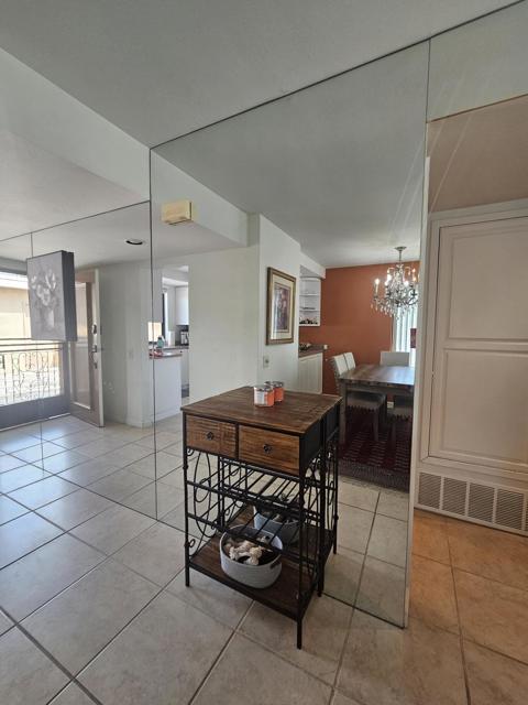 101 La Cerra Drive, Rancho Mirage CA: https://media.crmls.org/mediaz/d1df4bd6-d168-4267-a90a-1fdb10977cc7.jpg