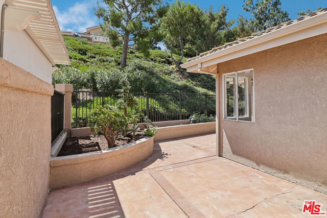 27598 Paseo Sonata, San Juan Capistrano CA: https://media.crmls.org/mediaz/d1df641b-f390-4e0f-a383-8705785f3435.jpg