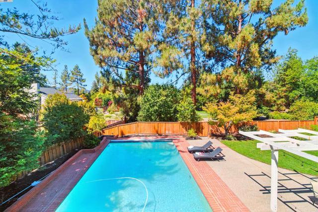 2673 Velvet Way, Walnut Creek CA: https://media.crmls.org/mediaz/d1e01846-db65-420b-bee6-210cea2dd691.jpg