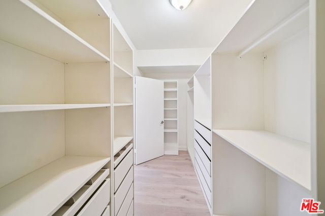 8865 Alden Drive, Los Angeles CA: https://media.crmls.org/mediaz/d1e030bd-1e8f-471e-9529-7e92dac5213d.jpg