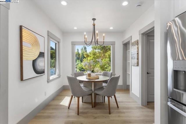 689 Santa Ray Ave, Oakland CA: https://media.crmls.org/mediaz/d1e04377-41a2-410d-8387-d5e3ca2c989b.jpg