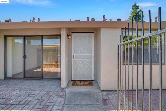835 Villa Ter, Brentwood CA: https://media.crmls.org/mediaz/d1e05eb9-390d-4b1f-992e-0898c2453780.jpg