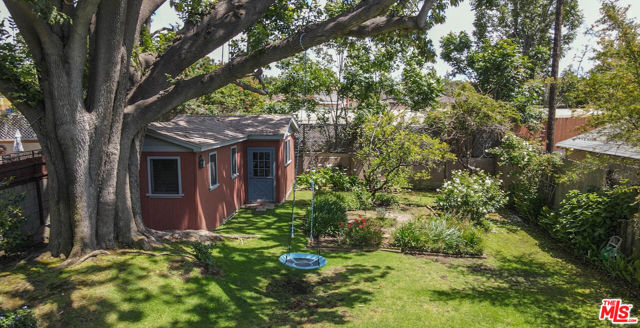 11136 Lucerne Avenue, Culver City CA: https://media.crmls.org/mediaz/d1e0c803-ae7a-4831-850f-4f9d5ae3e762.jpg