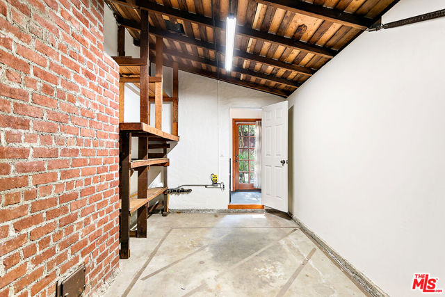 4171 Kraft Avenue, Studio City CA: https://media.crmls.org/mediaz/d1e120be-9253-4d15-96df-edeb59178310.jpg