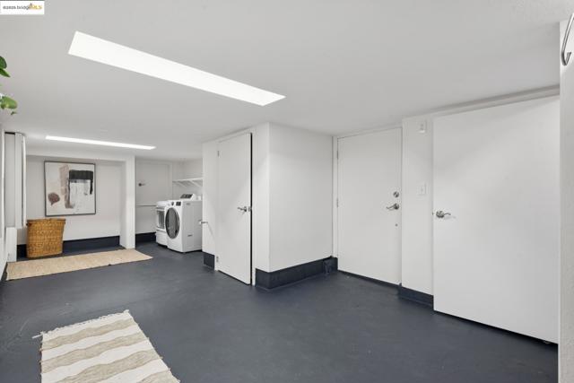 2181 Andrews St, Oakland CA: https://media.crmls.org/mediaz/d1e28c0b-bac5-4464-afa8-a507e677df8a.jpg