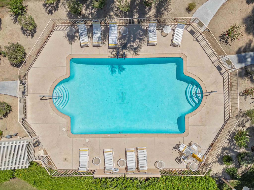 https://media.crmls.org/mediaz/d1e2ce54-1588-46f2-8221-07014a9ce04e.jpg?preset=X-Large