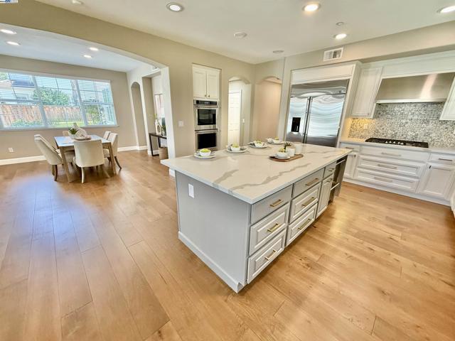 5825 Dresslar Cir, Livermore CA: https://media.crmls.org/mediaz/d1e2f3e4-01a7-4c8f-9202-c40b2621e37a.jpg