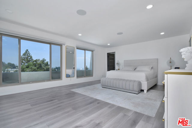 3539 Alana Drive, Sherman Oaks CA: https://media.crmls.org/mediaz/d1e312c7-8e7c-4d1c-ae25-8e9f55da9afa.jpg