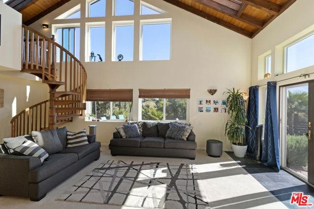 7130 Gateshead Way, West Hills CA: https://media.crmls.org/mediaz/d1e3280e-7083-4d32-af35-d513e0ac50ba.jpg