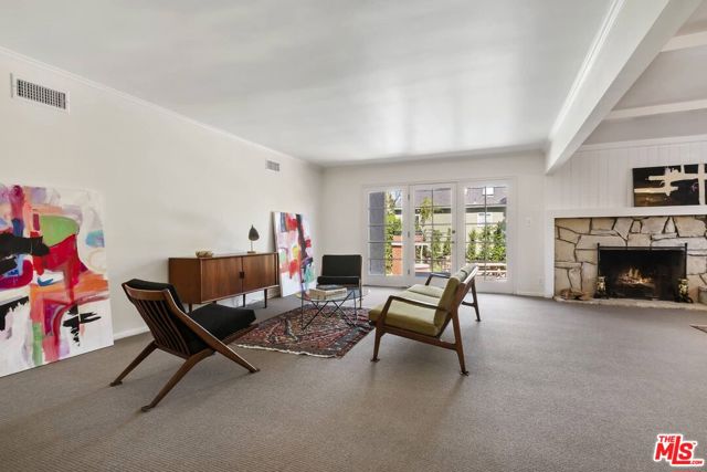 4247 SESPE Avenue photo 6