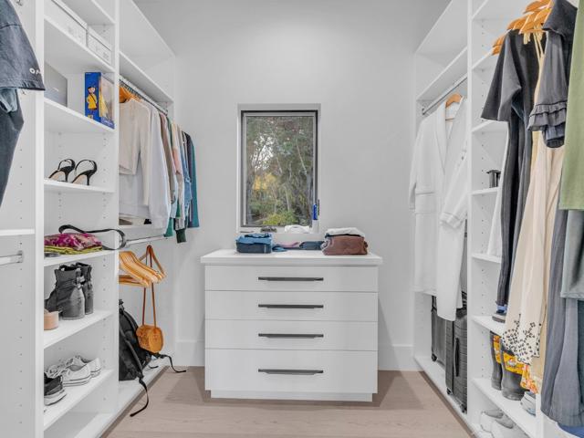 60 Glengarry Way, Hillsborough CA: https://media.crmls.org/mediaz/d1e3d50f-491f-4f28-806a-0d6728760b87.jpg