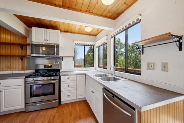 1315 Sunset Ridge Road, Los Gatos CA: https://media.crmls.org/mediaz/d1e3ddba-dd9d-4262-8d3d-79849c9bc948.jpg