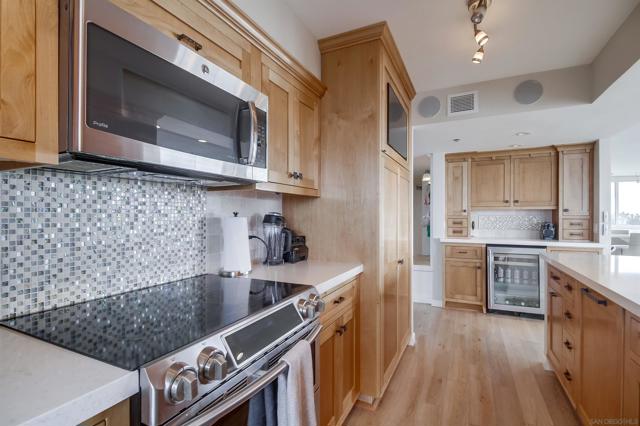 1750 Avenida Del Mundo, Coronado CA: https://media.crmls.org/mediaz/d1e3f61e-7ef8-4be8-97ee-cdd916c2c432.jpg