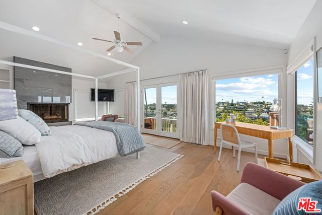 8221 Delgany Avenue, Playa del Rey CA: https://media.crmls.org/mediaz/d1e3f8b0-8ead-47c0-a1b2-5c50ce1f9896.jpg