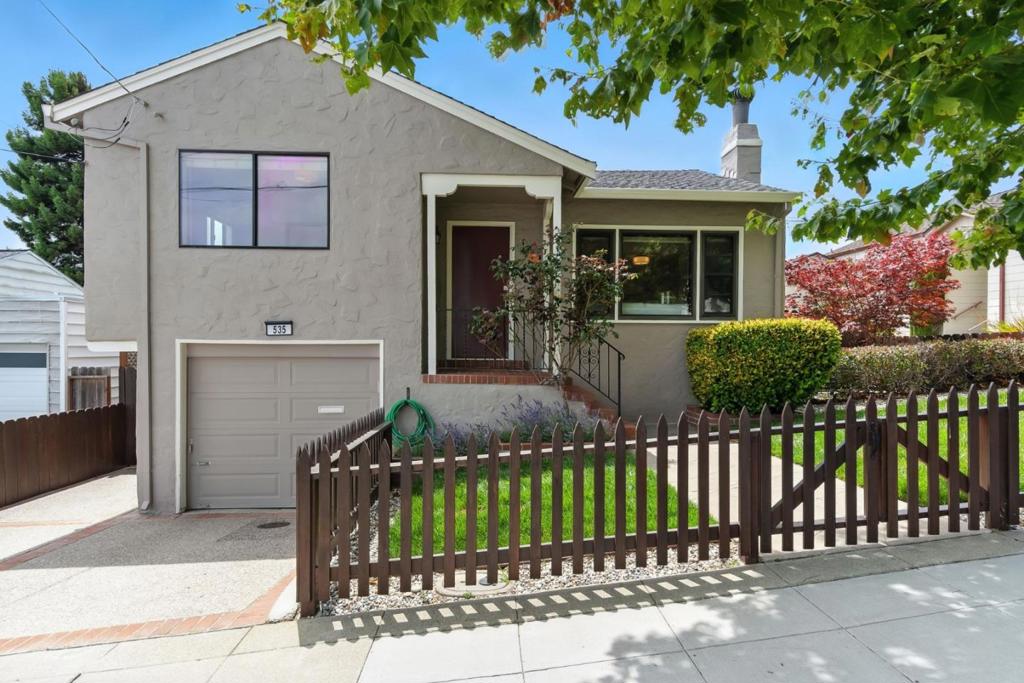535 Acacia Avenue