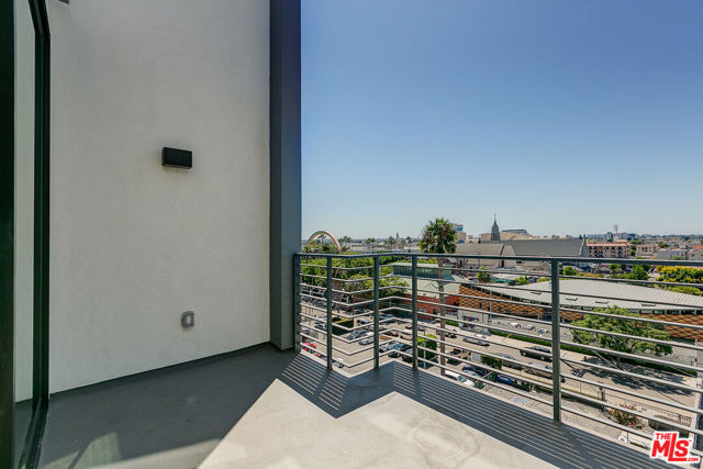 3833 Dunn, Culver City CA: https://media.crmls.org/mediaz/d1e5437b-f6cb-4790-85e6-09549744fe02.jpg