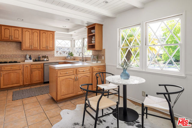 6020 S Corning Avenue, Los Angeles CA: https://media.crmls.org/mediaz/d1e56387-3c74-459c-bdfe-222f843cace5.jpg