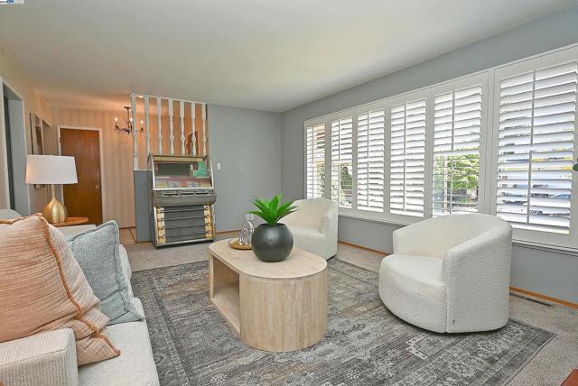 21287 Kahlert, Castro Valley CA: https://media.crmls.org/mediaz/d1e59a8f-4bb3-40b6-b219-2a2ce4faacf2.jpg