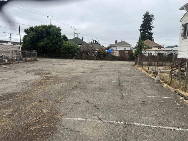 1205 41st Ave., Oakland CA: https://media.crmls.org/mediaz/d1e5baaf-e300-41b2-a0f8-a6e271163d5e.jpg