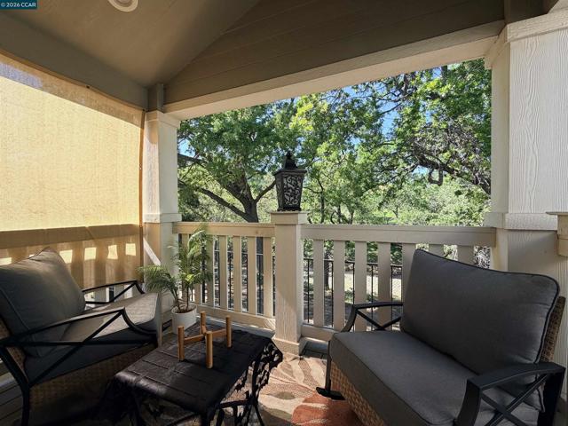 16711 Marsh Creek Rd, Clayton CA: https://media.crmls.org/mediaz/d1e5e739-393f-47ad-9845-e3dec012e05e.jpg