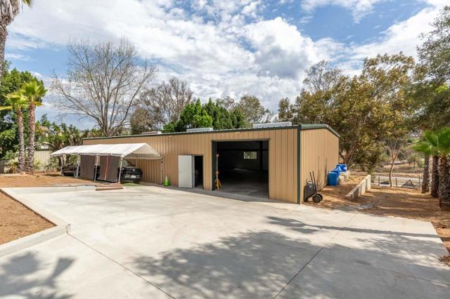 1339 Windsong Ln, Escondido CA: https://media.crmls.org/mediaz/d1e5f8dd-b838-40de-a9c7-f7aa34a75f1f.jpg