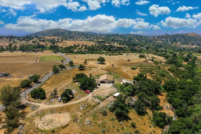1250 E Old Julian Highway, Ramona CA: https://media.crmls.org/mediaz/d1e60543-3f37-49e6-9849-9f33a6c00f15.jpg
