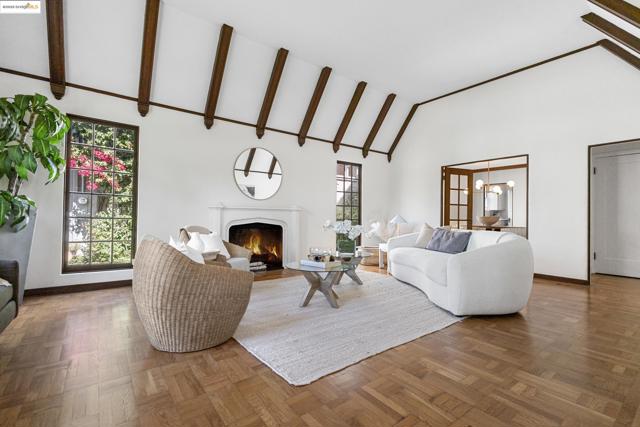 1048 Annerley Rd, Oakland CA: https://media.crmls.org/mediaz/d1e642f2-50c3-4092-bc6d-461a066bbc10.jpg