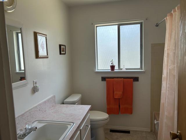18393 Pepper St, Castro Valley CA: https://media.crmls.org/mediaz/d1e68ba7-1d7b-4977-a492-f75a0d10f35e.jpg