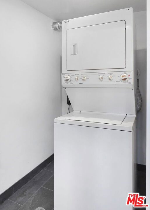 8629 Franklin Avenue, Los Angeles CA: https://media.crmls.org/mediaz/d1e6d9fd-5352-464b-b781-5a3aae0fcbaf.jpg