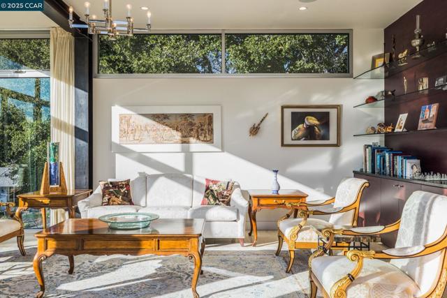2 Crane Ct, Orinda CA: https://media.crmls.org/mediaz/d1e6ecbc-1865-4344-ad27-47689233083f.jpg