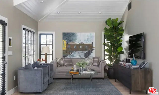 4311 Finley Avenue, Los Angeles CA: https://media.crmls.org/mediaz/d1e743c1-03aa-43d3-9352-eb4206a7086f.jpg