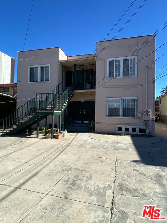 1549 S Wilton Place, Los Angeles CA: https://media.crmls.org/mediaz/d1e756ec-81d6-49e6-9c09-18f7335f4cfb.jpg