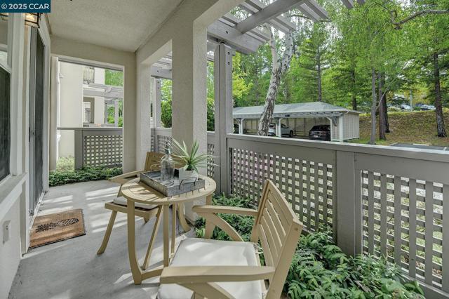 1860 Tice Creek, Walnut Creek CA: https://media.crmls.org/mediaz/d1e7c9be-5247-4e62-b6d5-cacc3f65ec40.jpg