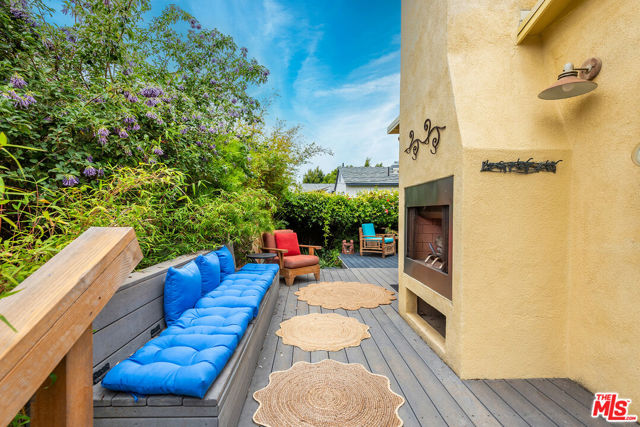 3761 Ashwood Avenue, Los Angeles CA: https://media.crmls.org/mediaz/d1e7ddfd-d3e9-4719-8238-0a4b50c7943c.jpg
