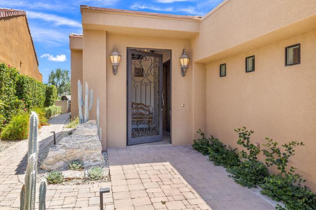 49006 Foxtail Lane, Palm Desert CA: https://media.crmls.org/mediaz/d1e7e0ad-cb20-4aa6-a307-898eb6c17ea8.jpg