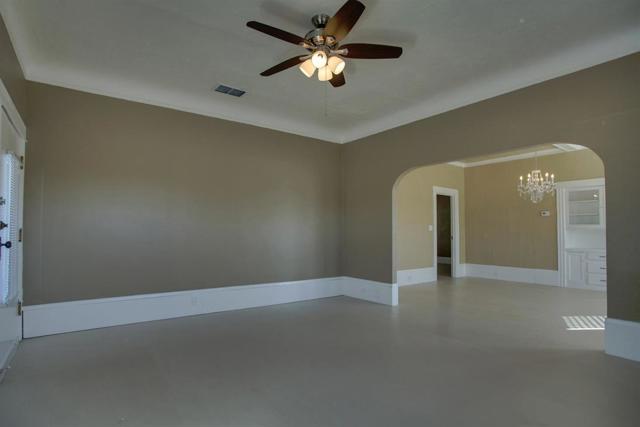 3012 4th Avenue, Sacramento CA: https://media.crmls.org/mediaz/d1e87906-3138-4992-9431-778f42ef2cb2.jpg