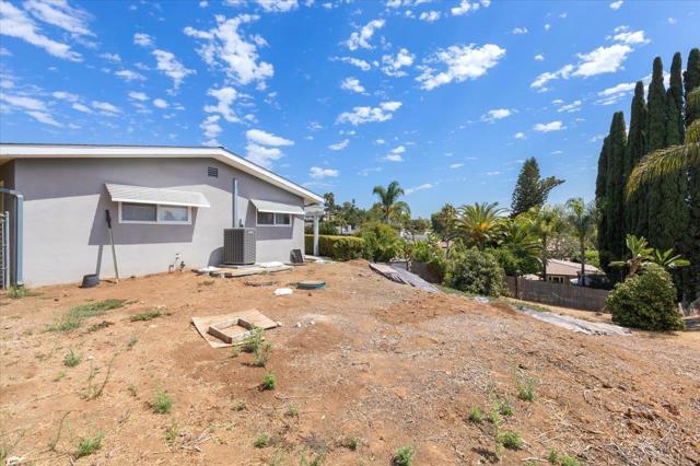 Detail Gallery Image 18 of 45 For 1569 Robyn Rd, Escondido,  CA 92025 - 4 Beds | 2/1 Baths