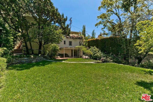 1591 Sunset Plaza Drive, Los Angeles CA: https://media.crmls.org/mediaz/d1e9684d-d1ba-4388-8752-e6392a6b34d4.jpg
