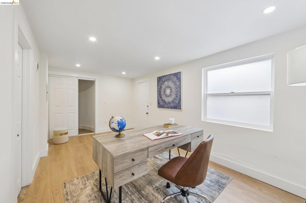 https://media.crmls.org/mediaz/d1e9af17-dcd5-4c25-a6be-a89d442f4445.jpg?preset=X-Large