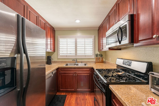 21550 Burbank Boulevard, 315 photo 6