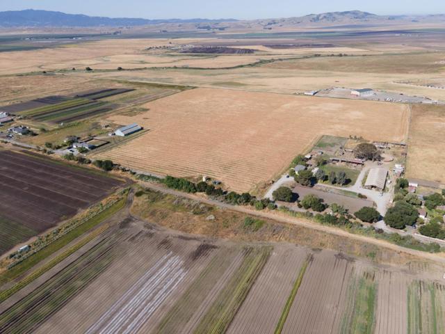 6200 Frye Lane, Hollister CA: https://media.crmls.org/mediaz/d1ea0c62-621c-4481-9d2e-61ae01101374.jpg