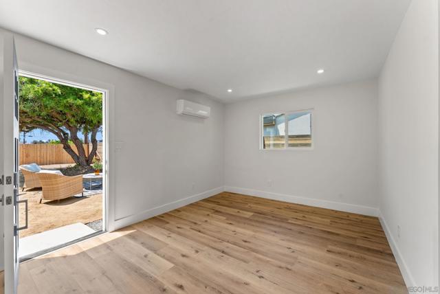 4316 Clairemont Dr, San Diego CA: https://media.crmls.org/mediaz/d1ea0ff4-1bdc-49ce-9aaa-77b14d09733d.jpg