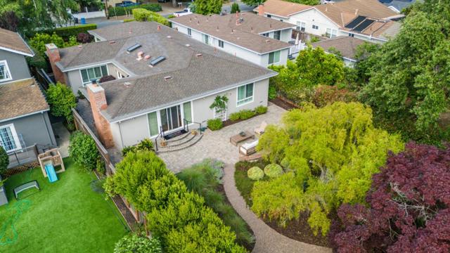 263 W Oakwood Boulevard, Redwood City CA: https://media.crmls.org/mediaz/d1ea746b-09c9-46fe-9754-c1dfce2aef74.jpg