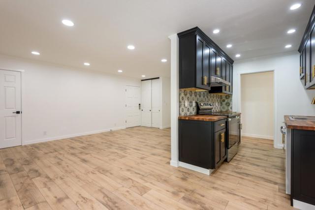 280 Easy Street, Mountain View CA: https://media.crmls.org/mediaz/d1ea8b6a-66e6-4dcb-ae32-22a55b36b948.jpg