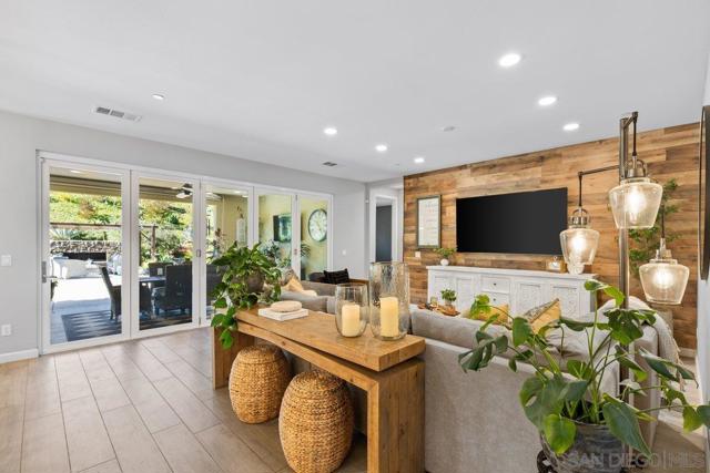 1217 Stockton Pl, Escondido CA: https://media.crmls.org/mediaz/d1ead441-5017-4111-9c7e-788e09faeb0a.jpg