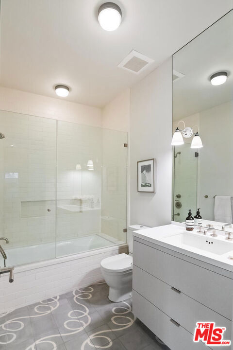431 W Rustic Road, Santa Monica CA: https://media.crmls.org/mediaz/d1eb8aab-9925-45e6-96eb-464b7b8334c7.jpg