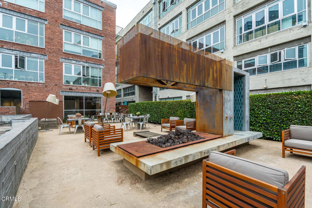 510 S Hewitt Street, Los Angeles CA: https://media.crmls.org/mediaz/d1eb8c7c-bb44-4c0c-917e-6ebd13fc6844.jpg
