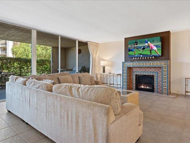 899 Island Drive, Rancho Mirage CA: https://media.crmls.org/mediaz/d1ec7036-c116-46c7-9665-3b2ed108b553.jpg