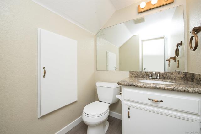 630 Thunder Gln, Escondido CA: https://media.crmls.org/mediaz/d1ec77a3-9d9a-4785-9790-11c655348ec1.jpg